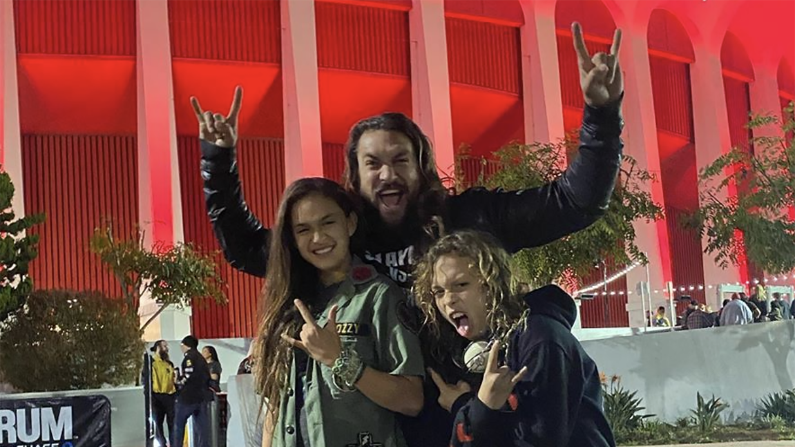See Jason Momoa Rock Out With His Kids at Slayer's Final Show | Revolver1600 x 900