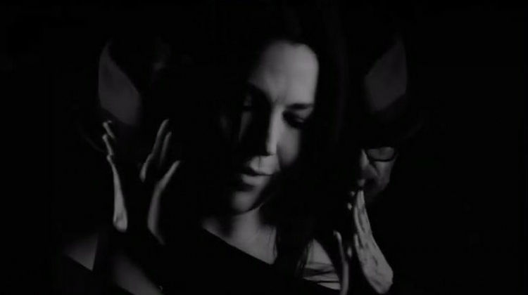 Amy Lee love hurts video screen 