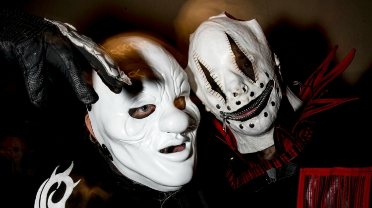 Slipknot Clown Tortilla man white masks 1600x900, Anthony Scanga