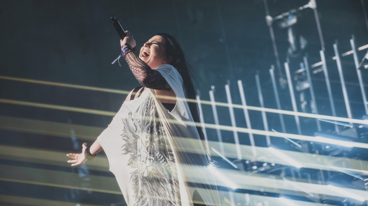 Evanescence live 2023 1600x900, Azu Rodriguez