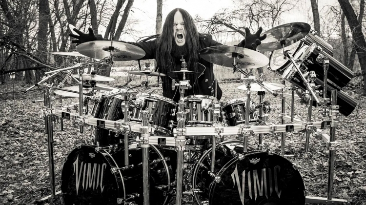 Joey Jordison unmasked drumming 1600x900, Travis Shinn