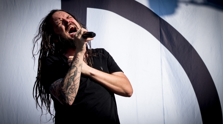 See Jonathan Davis Talk New Korn Album's "Dark Energy," "Copycat" Nu-Metal Acts
