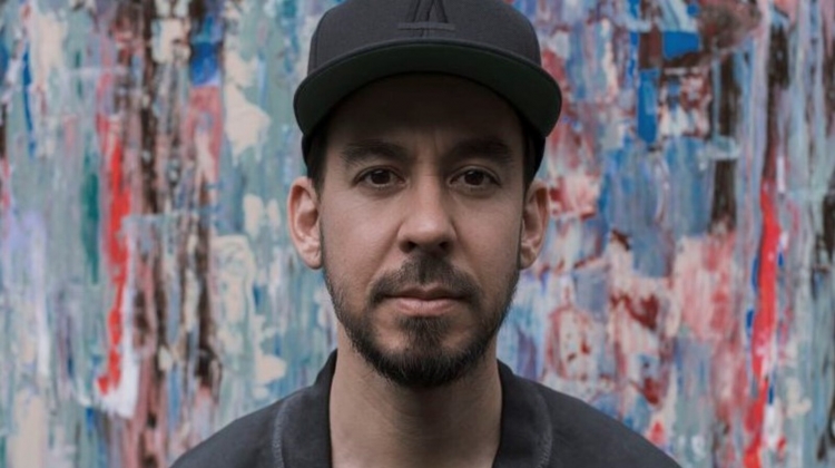 Linkin Park Mike Shinoda 2018 portrait press, Warner Bros.