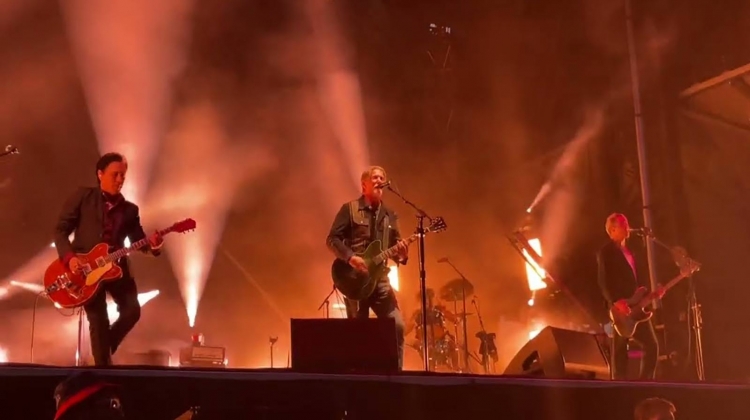 queens of the stone age 2023 live youtube thumb