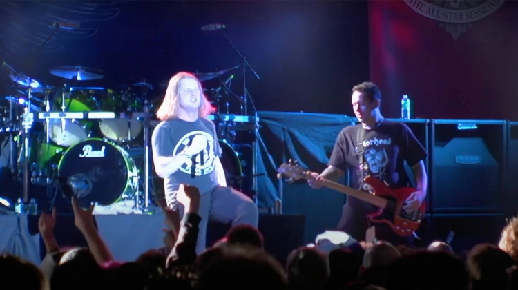 See SLIPKNOT's Corey Taylor, Paul Gray play "The Rich Man" at 2005 Roadrunner United show